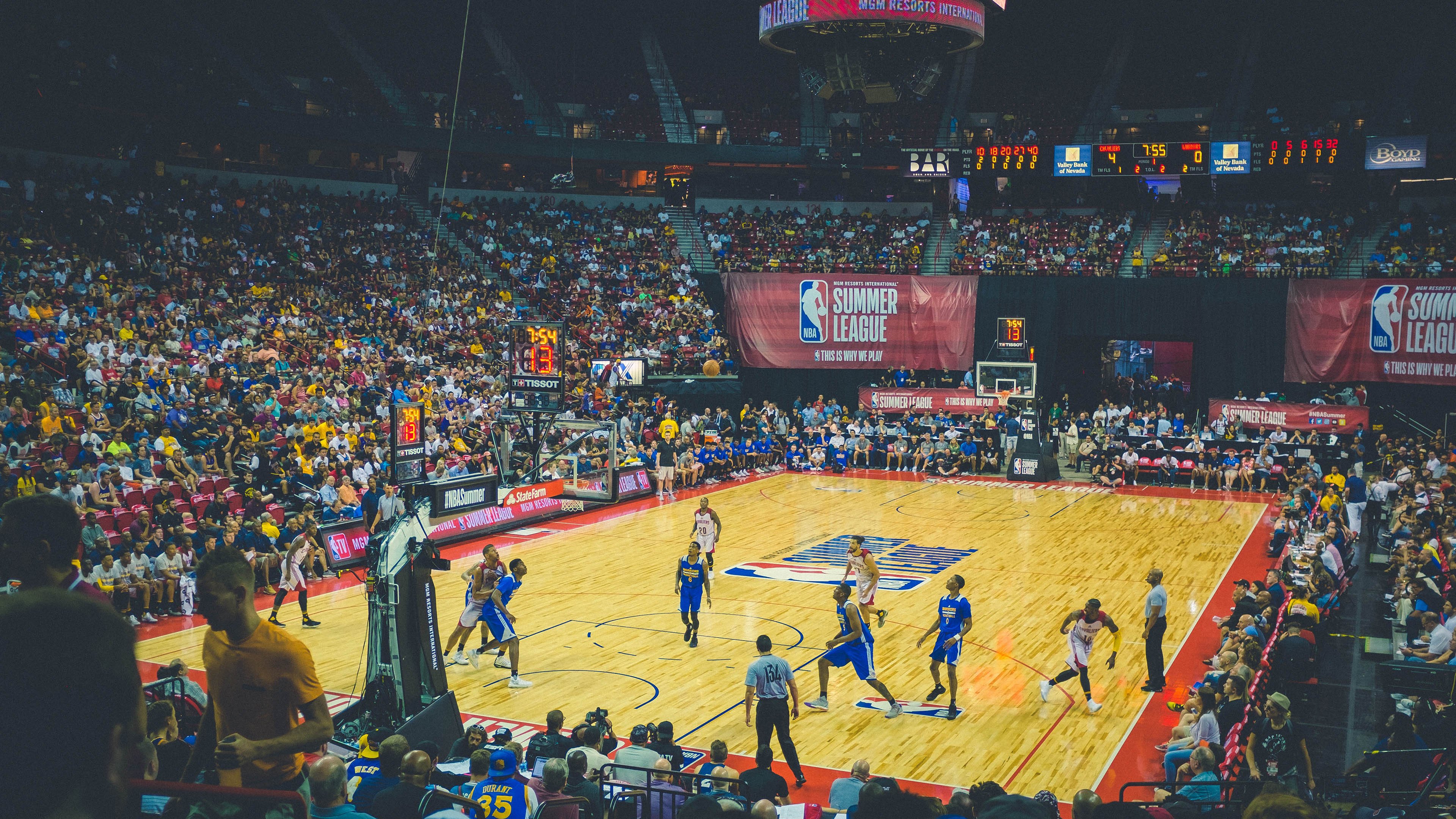 2026年世界体操锦标赛男子团体决赛 中国队上演惊险逆转