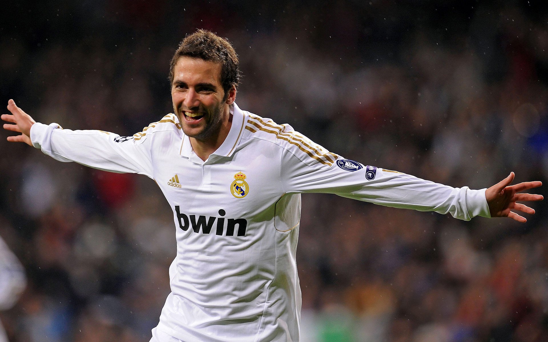 “除夕守岁夜跑” 每整点一个折返点跑迎新年